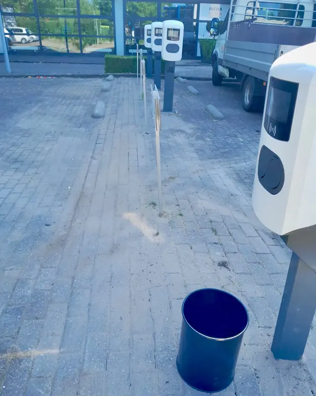 Zakelijke laadpalen op een parkeerterrein