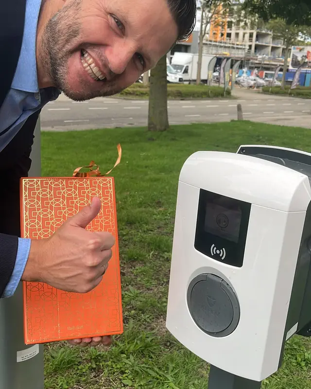 Oplevering van een nieuwe laadpaal